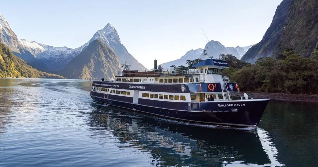 Milford Sound Cruise & Coach Day Tour