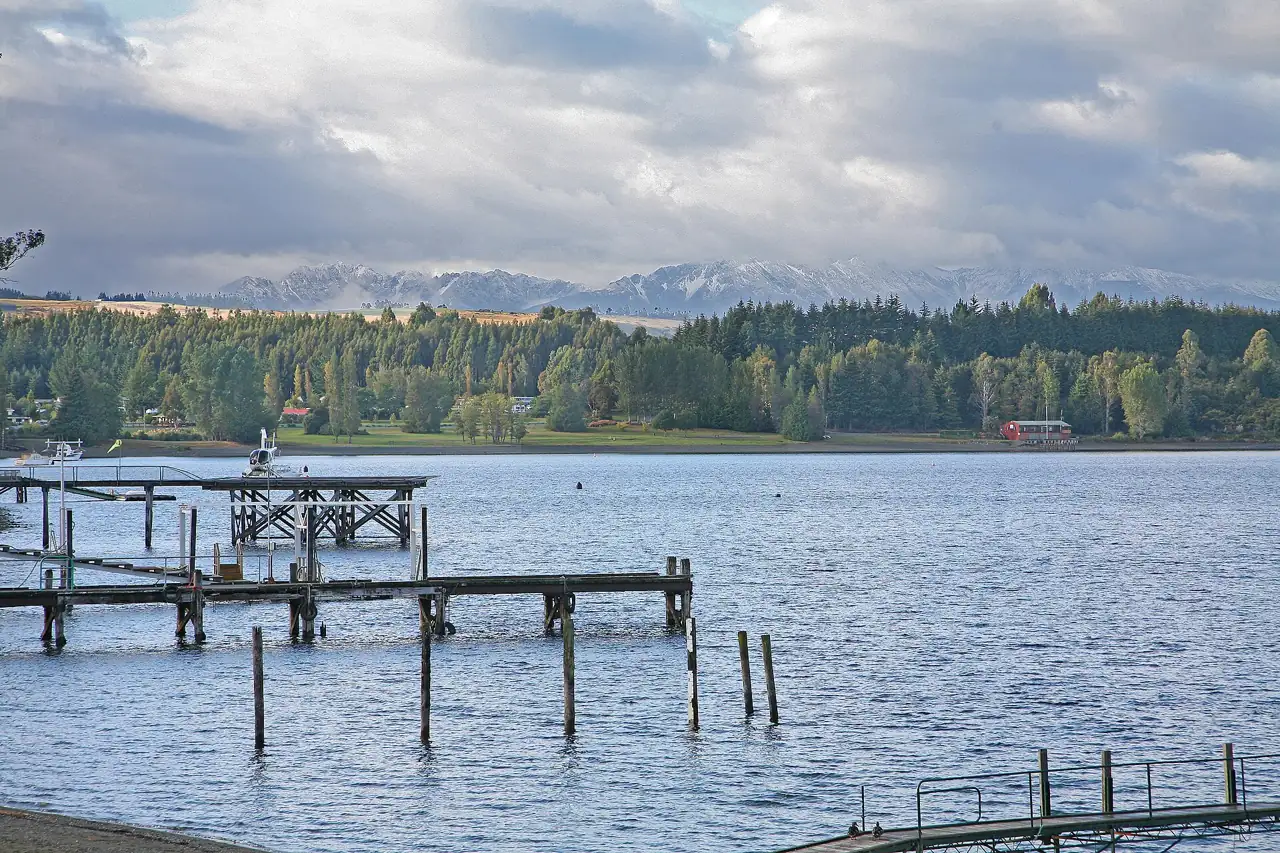 Te Anau township on the shore of Lake Te Anau with mountains beyond
